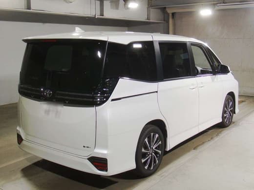 TOYOTA VOXY image 2