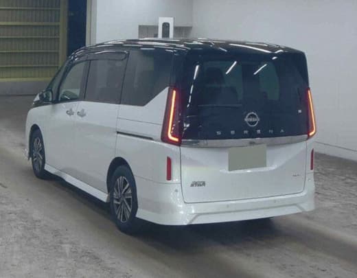 NISSAN SERENA image 2